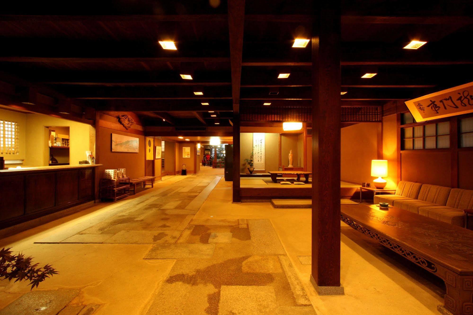 Iwaso Hotell Itsukushima Exteriör bild